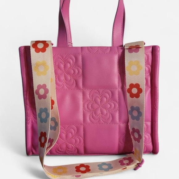 Betsey Johnson tote in bright pink with a removable plush teddy bear charm 🧸 - Picture 4 of 7